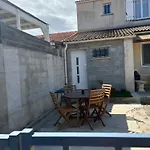 Au Pied Des Alberes Apartman *